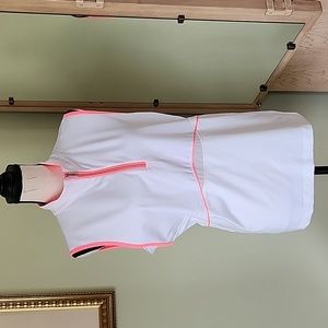 Tail golf top
